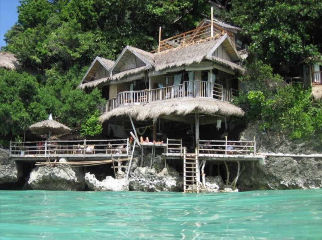 Spiderhouse Resort Yapak Exterior photo